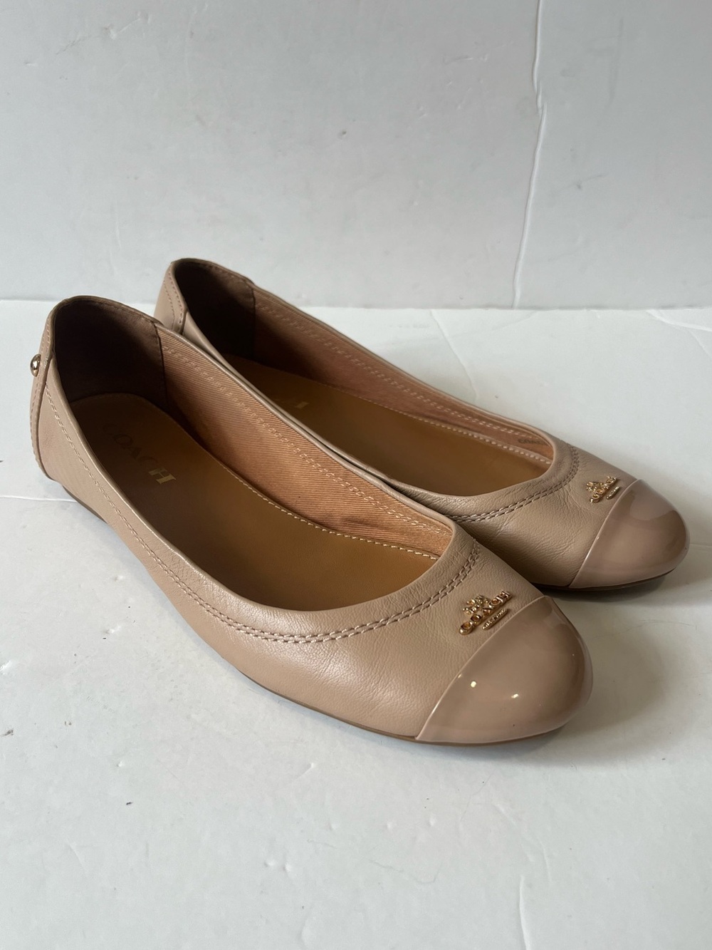 Coach Chelsea cream neutral leather cap toes ballet flats size 7.5B - Picture 2 of 11